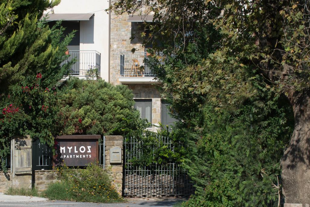 Mylos Apartments เกียโลวา ภายนอก รูปภาพ